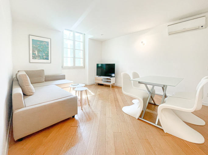 Room 4, 3E Tony Allard in Cannes, Alpes-Maritimes
