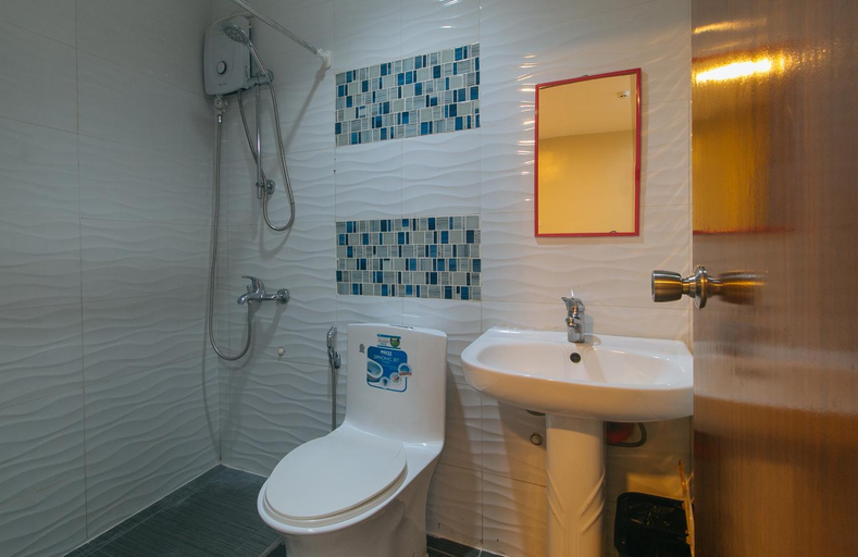 Bathroom, Algers Suites Bayan-Bayanan Marikina City, Marikina