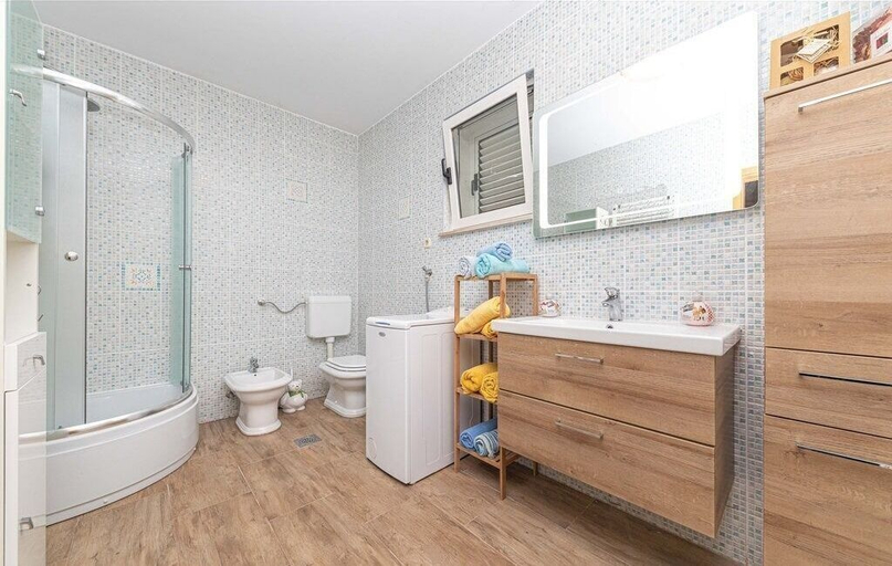 Bathroom 3, House Mare, Kaštela