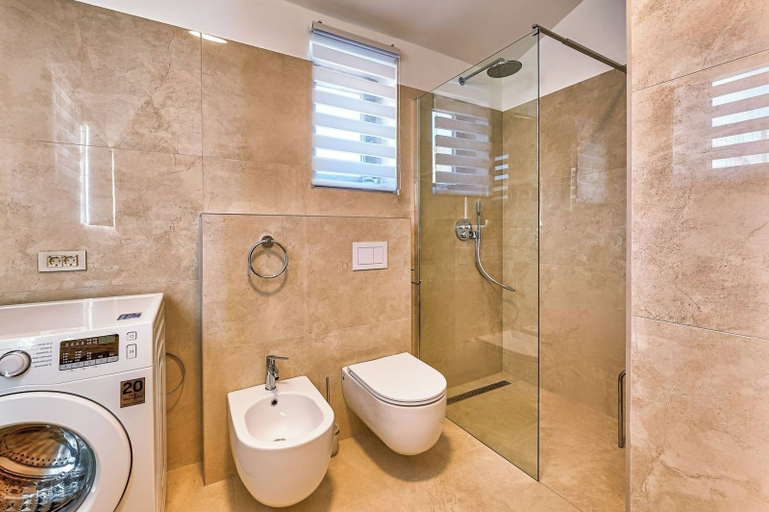 Bathroom 3, Villa Astrid, Raša