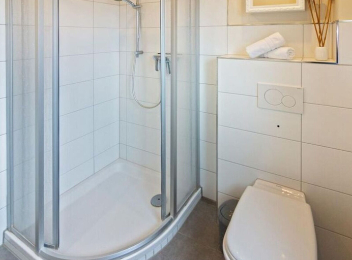 Bathroom 4, Holiday Apartment Nordperle 6, Aurich
