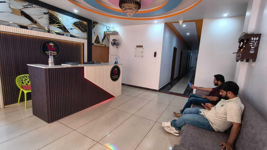 Lobby 5, Sky Hotel, Lucknow