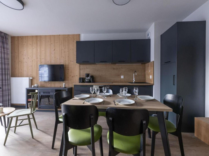 Private kitchen 5, Mountain Retreat With Outdoor Pool, Hautes-Alpes