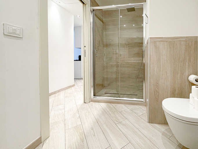 Room 2, 2E Tony Allard in Cannes, Alpes-Maritimes