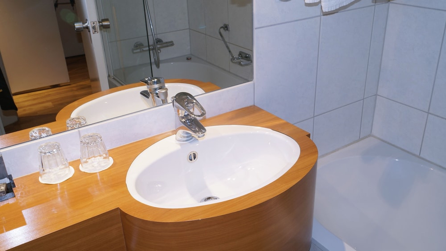Bathroom 5, Fletcher Resort-Hotel Zutphen, Zutphen