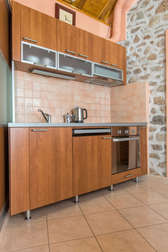 Others 3, House Dinko, Bol