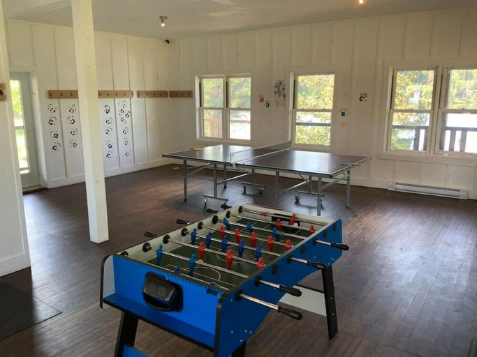 Room 5, Spacious log Cottage Resort Access Citq 242255, Les Laurentides