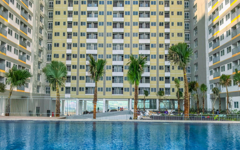 Swimming Pool 4, Good and Spacious Studio LRT City Royal Sentul Park Apartment By Travelio, Bogor