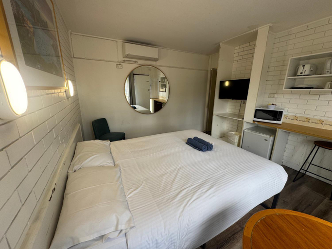 Bedroom 2, Mayfield - Motel, Newcastle - Inner City