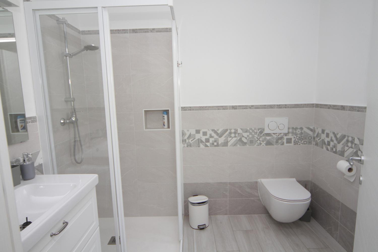Bathroom 3, Maison Mimi apartments, Como