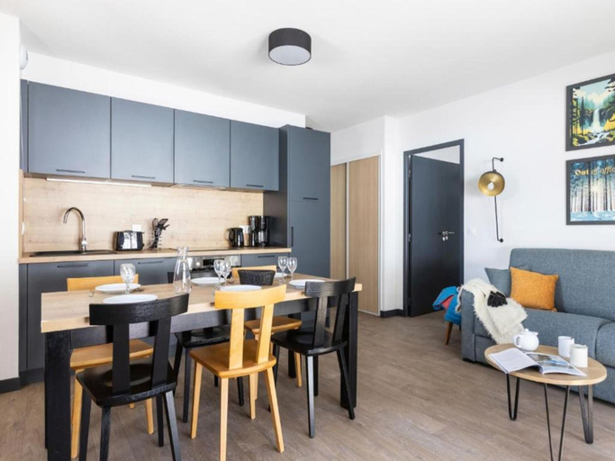 Living room 5, Premium 2-Bedroom Lodge Near Slopes, Hautes-Alpes