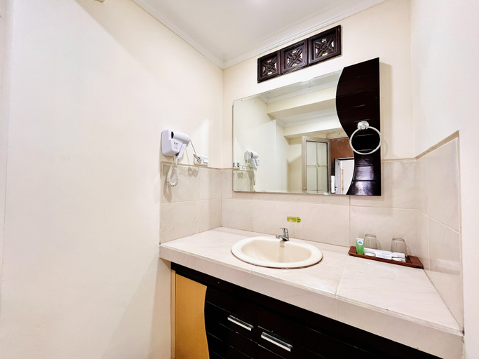 Bathroom 5, Hotel Pelangi Malang, Kayutangan Heritage, Malang