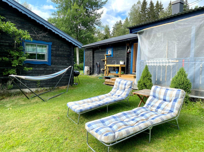 4, Nice cozy cottage with fireplace, barbecue hut and wood sauna, Ockelbo