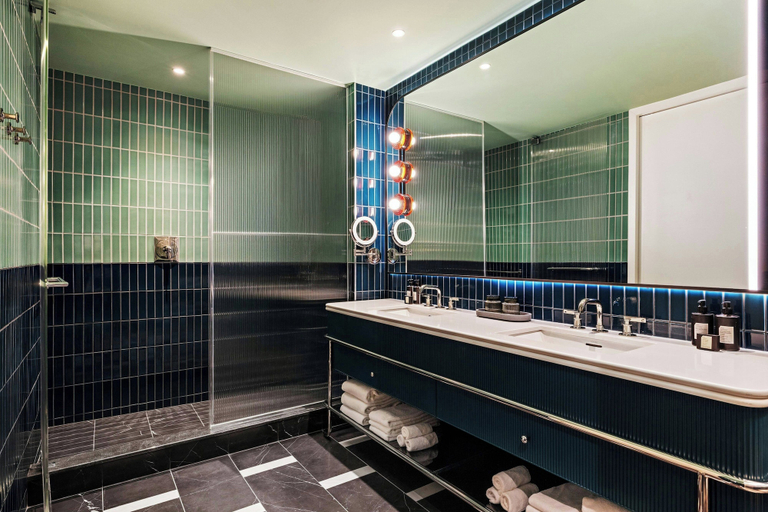 Bathroom 5, W Hoboken, Hudson