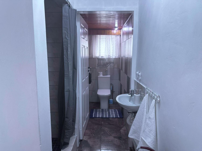 Shower 2, SA Guest House, City of Johannesburg