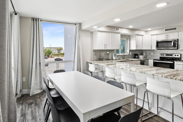 Food & Drinks 5, Shoreline Towers 3061 3 Bedroom Condo, Okaloosa