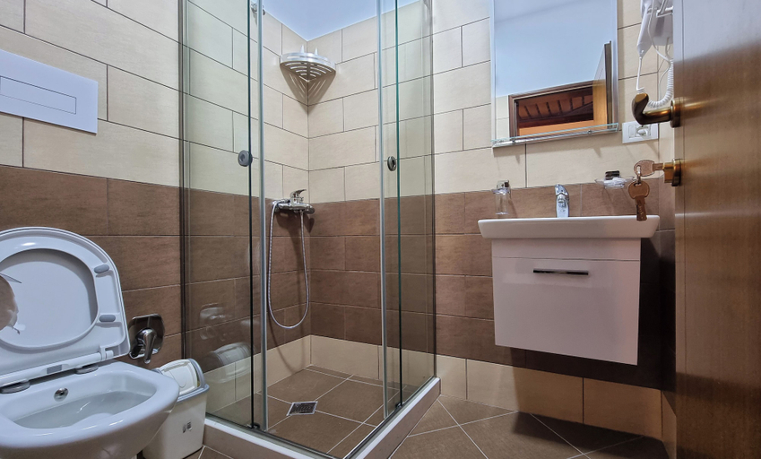 Bathroom 3, Master Hotel Berat, Beratit