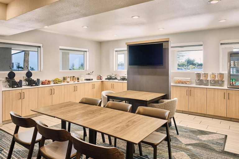 Food & Drinks 4, Springhill Suites By Marriott Phoenix Glendale Peoria, Maricopa