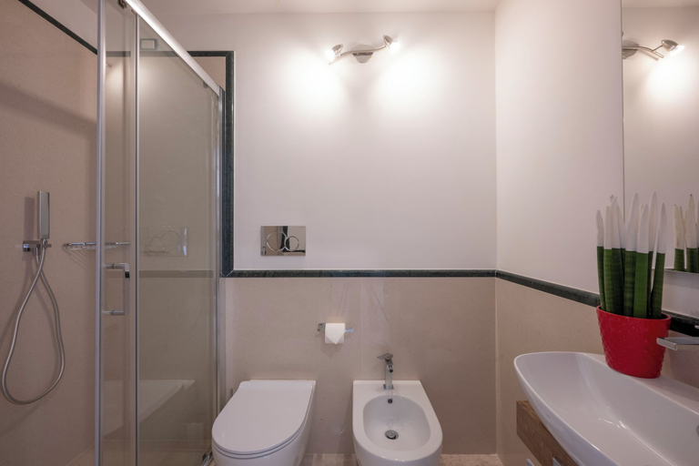 Bathroom 5, CASA-La taverna del duca, Salerno