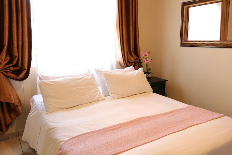 Bedroom 2, Tillas Guesthouse, Windhoek West