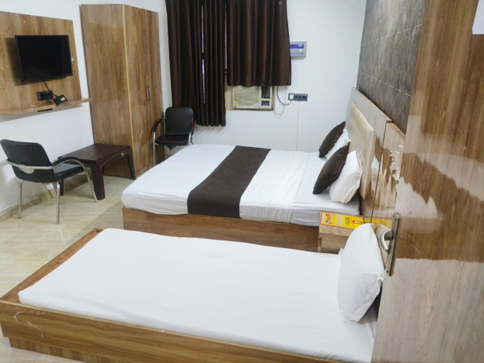 Food & Drinks, Hotel S R PLAZA, Delhi