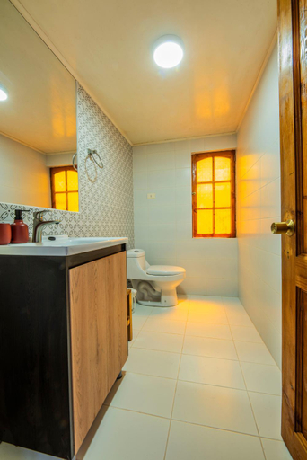 Bathroom 3, Incahuasi Travelodge, El Loa