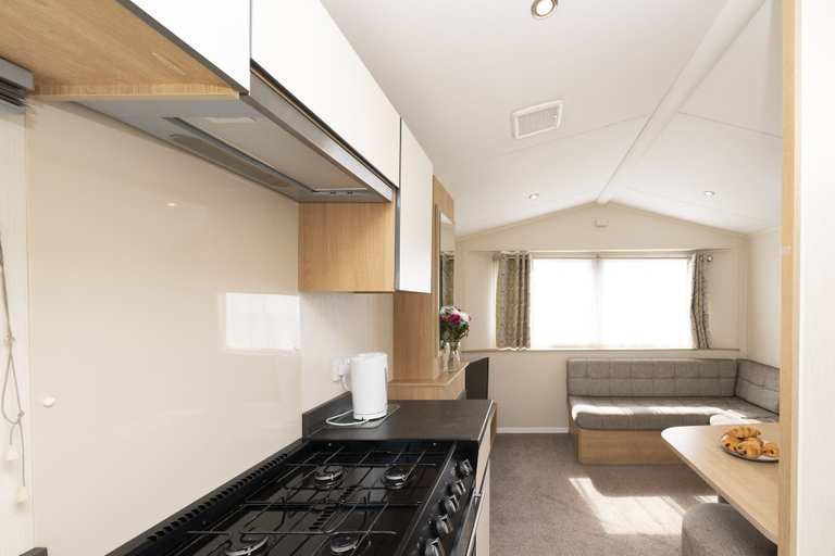 Living room, Sunseeker Caravan by Belvilla, Cornwall