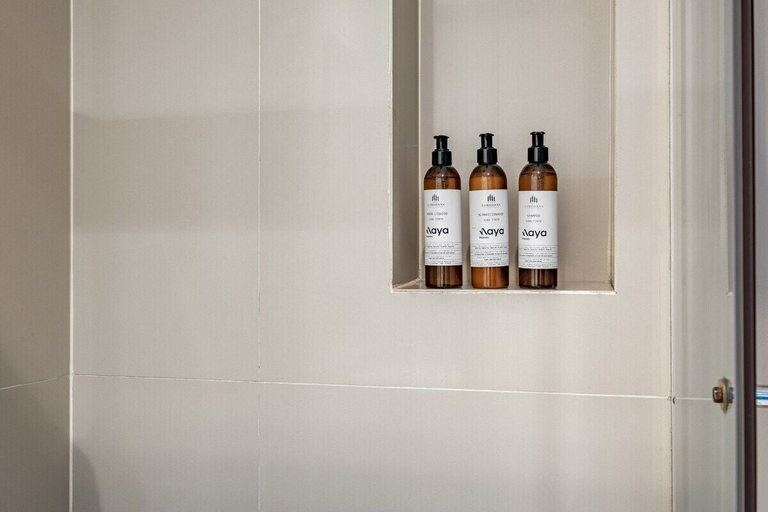 Bathroom amenities, 2BR Luxury Stay Mundial 2026 Skyline Views, Mexico City