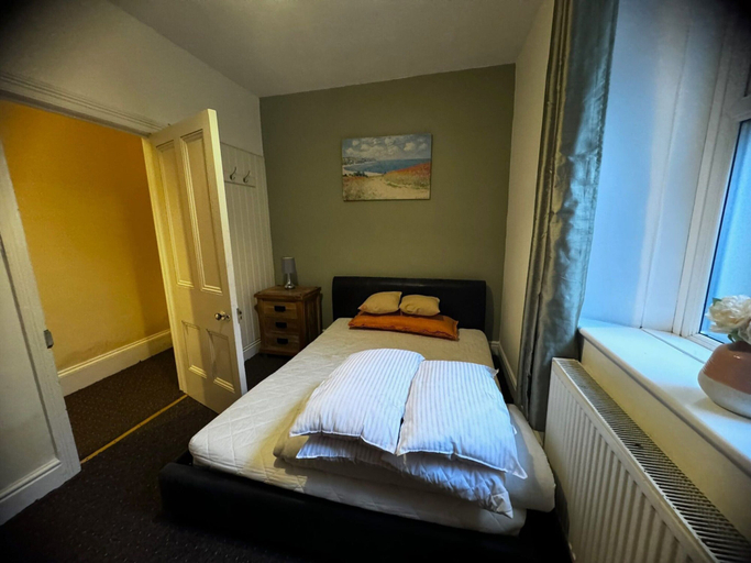 Room 3, Apartments One Bed Apartment, Devon