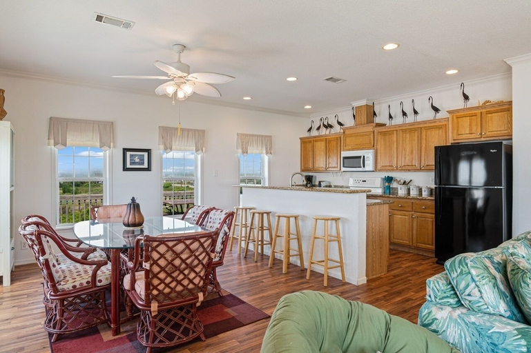 Private kitchen 5, Camelot 2 Bedroom Home, Galveston