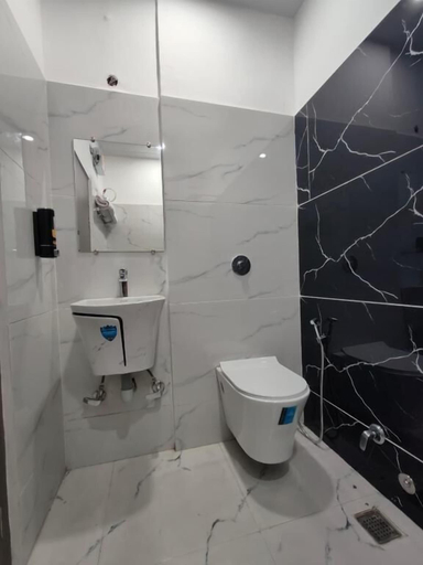 Bathroom 2, Hotel Golden Oak Near Golden Temple, Amritsar