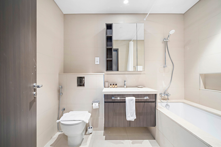 Room 2, Silkhaus High Floor w View Downtown Views, Dubai