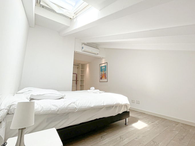 Room 2, 4C Tony Allard in Cannes, Alpes-Maritimes