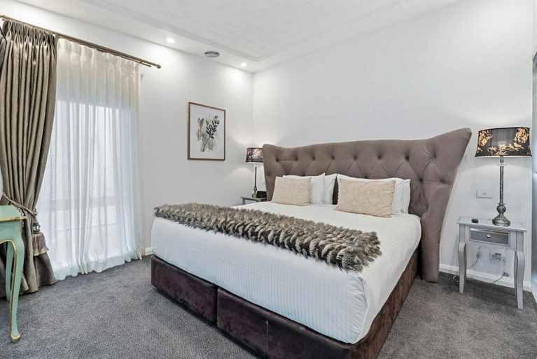 Bedroom 2, de Russie Boutique Hotel, Orange