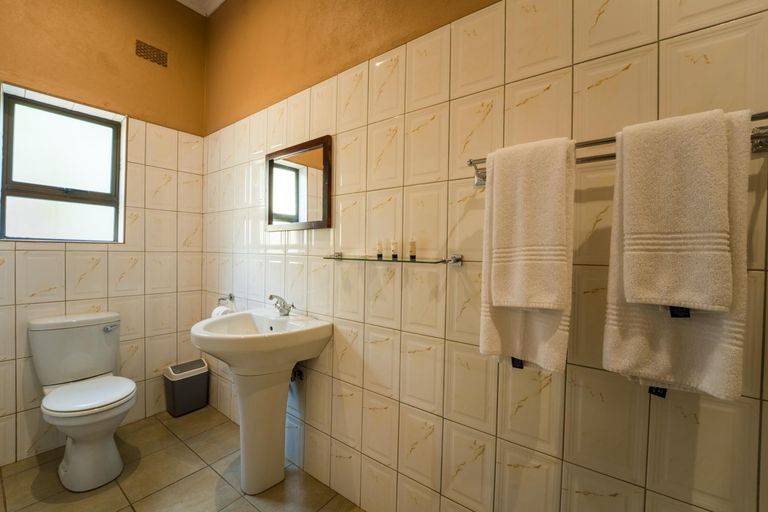 Bathroom, Premier Guest Lodge, Hwange