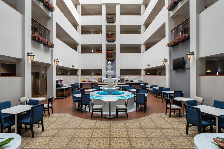 Food & Drinks 5, Hampton Inn & Suites Rockville Centre, Nassau