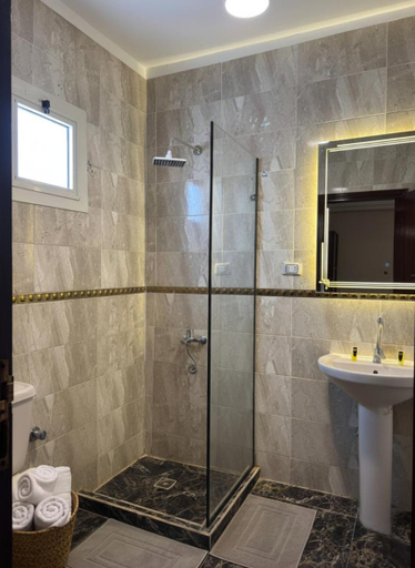 Bathroom 5, Hur Pyramids inn, Al-Ahram
