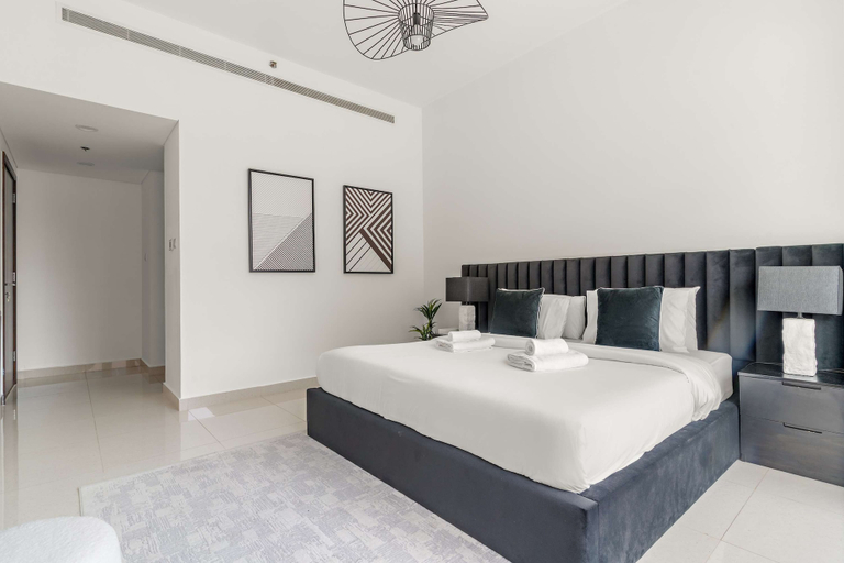 Room 5, Business Bay Apartment w Balcony Seating, Dubai