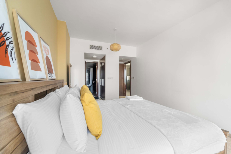 Room 4, Silkhaus Chic 1bdr Burooj Views Ideal Location, Abu Dhabi City