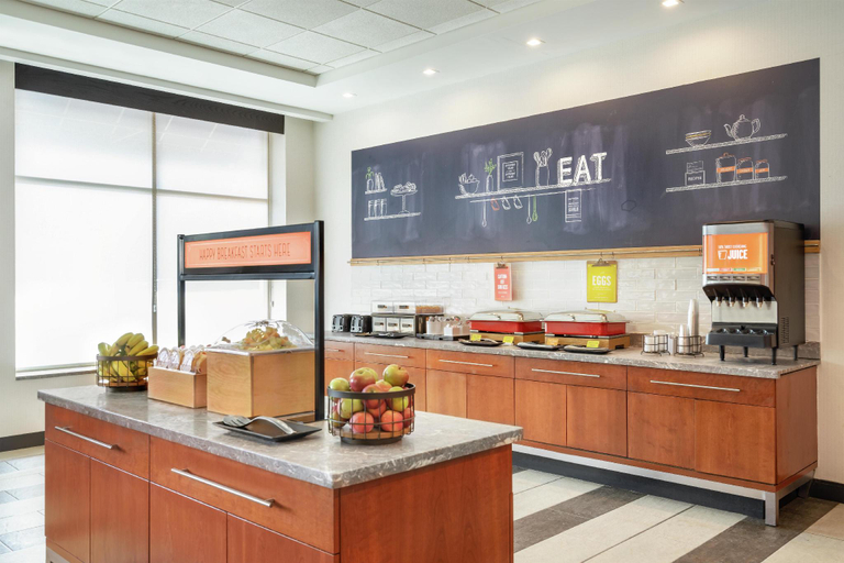 Food & Drinks 5, Hampton Inn Portland Downtown - Waterfront, Cumberland