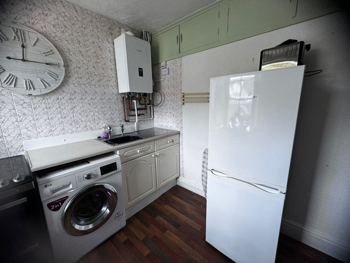 Private kitchen 3, Apartment Two Bed Room Apartment, Devon