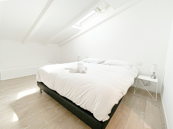 Room 3, 4C Tony Allard in Cannes, Alpes-Maritimes