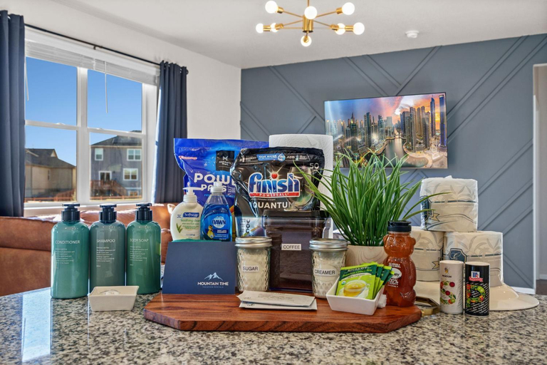 Others 5, Pine Street Loft Steps from Old Town Square, Larimer