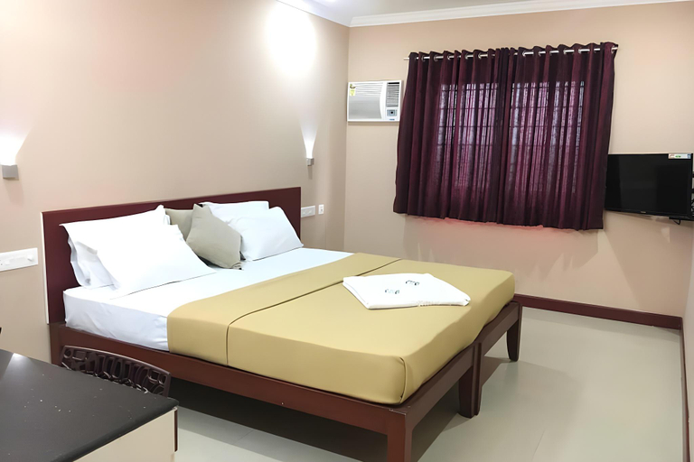 Bedroom 2, Kalluvalappil Holiday Inn, Kasaragod