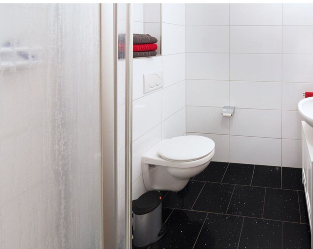 Bathroom 2, Holiday Apartment Behind the Dike, Aurich