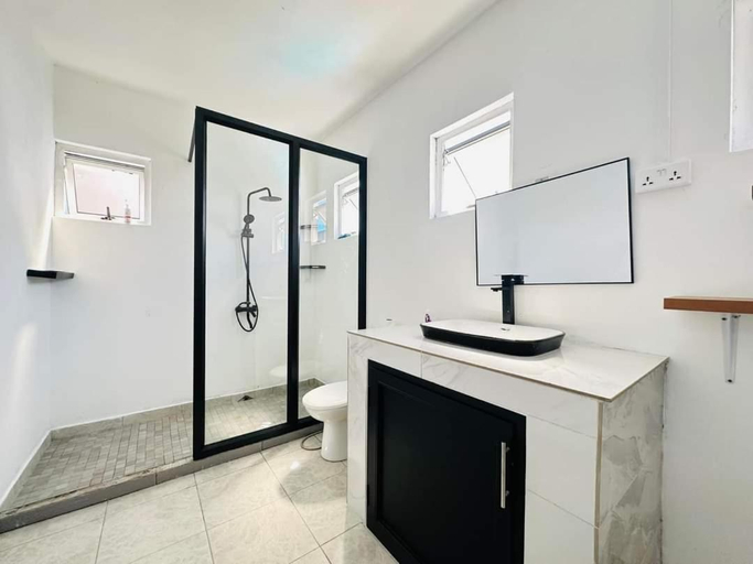 Bathroom 2, Wishes Villas Calodyne
