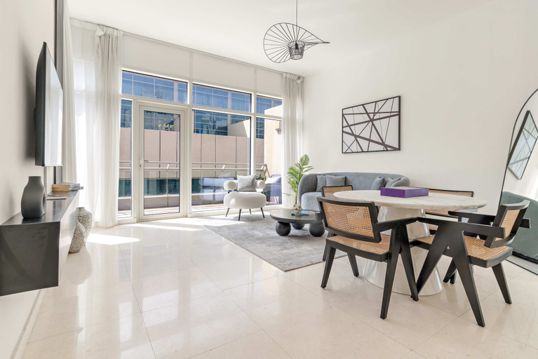 Room 3, Business Bay Apartment w Balcony Seating, Dubai