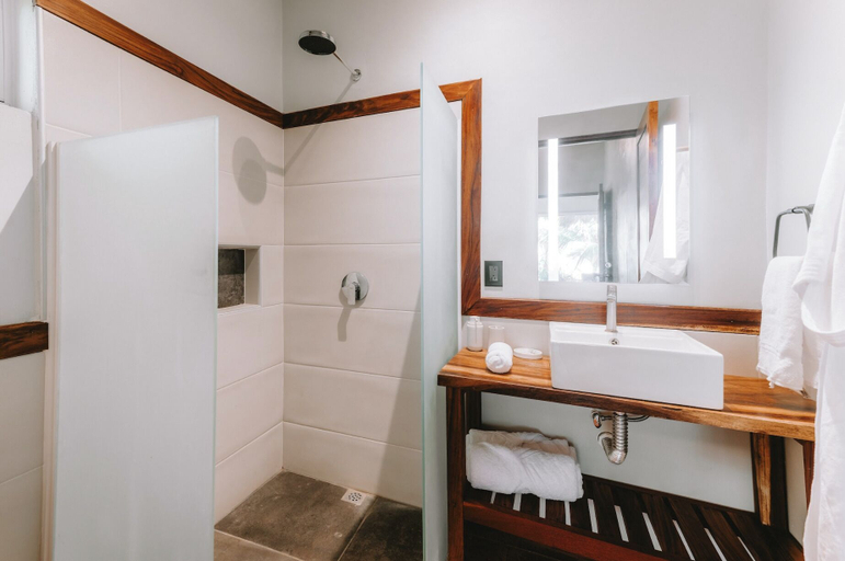 Bathroom 2, Punta Mango Villas, Jucuarán