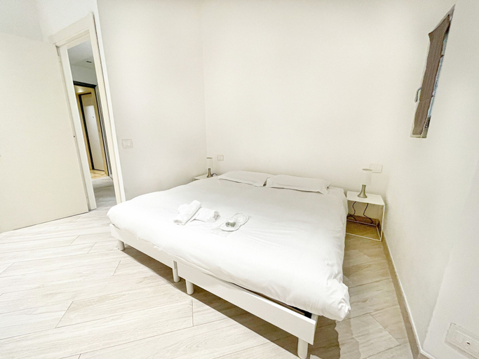 Room 3, 2E Tony Allard in Cannes, Alpes-Maritimes