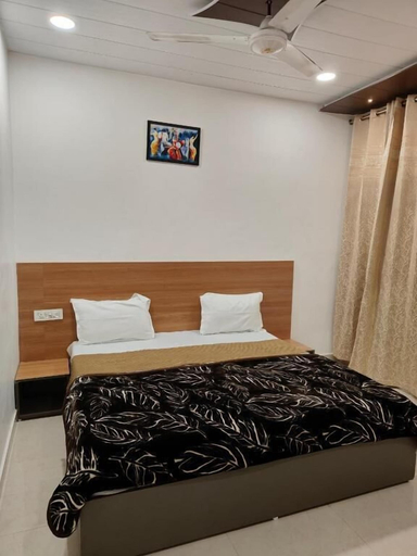Room 5, Hotel Golden Oak Near Golden Temple, Amritsar